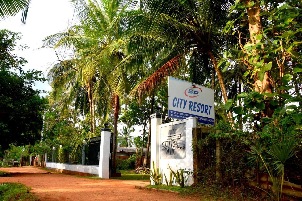 אנוראדפורה S P City Resort מראה חיצוני תמונה